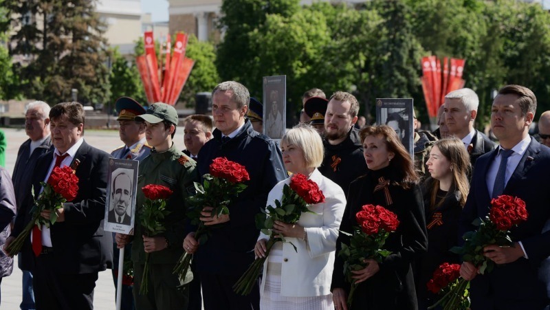 Вячеслав Гладков почтил память героев Великой Отечественной войны 